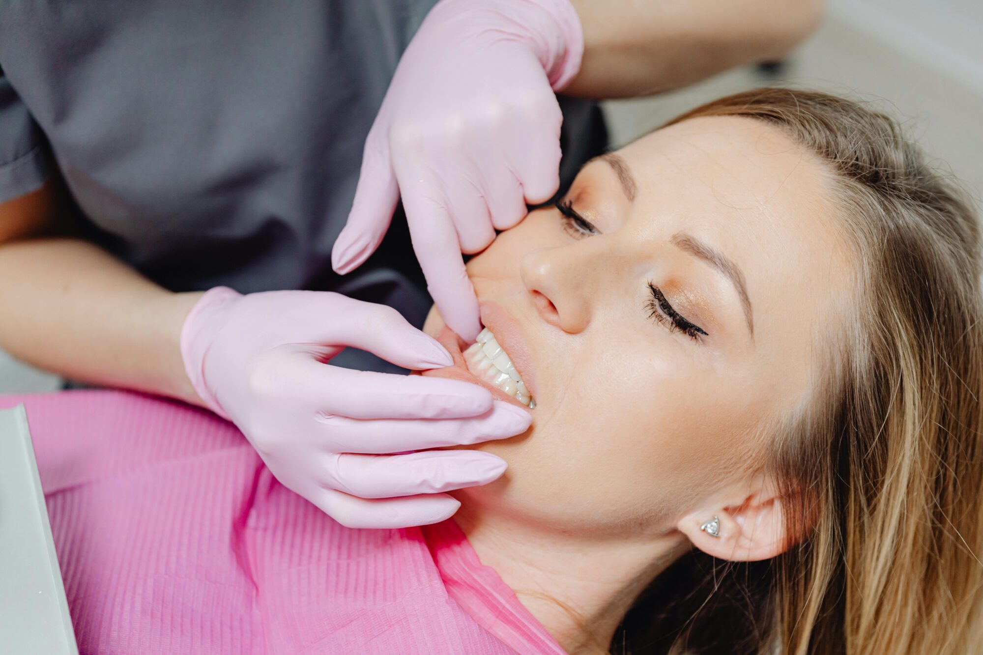 What Are the Early Signs of Gum Disease?